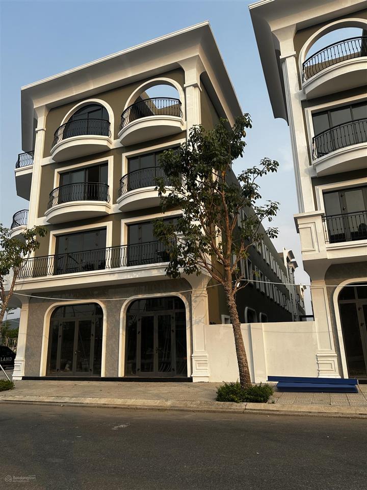 Siêu phẩm nhà phố ngay trung tâm chợ view biển hà tiên