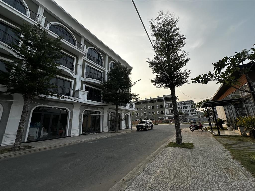 Siêu phẩm nhà phố ngay trung tâm chợ view biển hà tiên