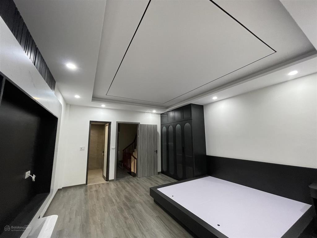 Bán nhà oto 29 chỗ đỗ cửa  phố tân mai  nhà mới 6 tầng thang máy  sẵn ở ngay  oto 7 chỗ vào 2