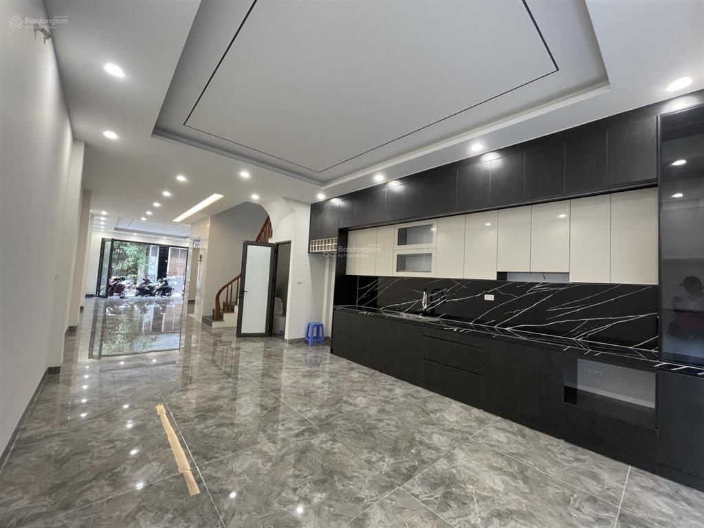 Bán nhà oto 29 chỗ đỗ cửa  phố tân mai  nhà mới 6 tầng thang máy  sẵn ở ngay  oto 7 chỗ vào 2