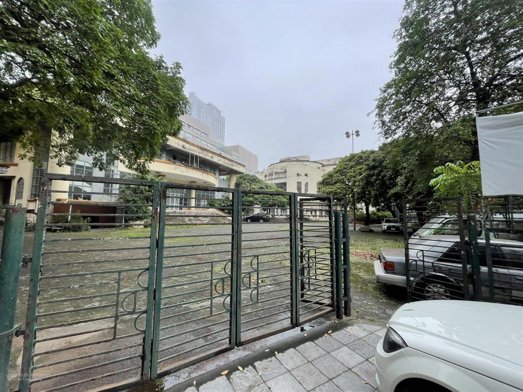 Bán nhà mặt phố 500m2, 520 tỷ tại tăng bạt hổ, p phạm đình hổ, q hai bà trưng, xây khách sạn hết ý