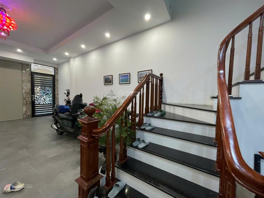 Bán nhà phố lạc trung  phân lô ô tô vào nhà  nhà 6 tầng  giá 35.8 tỷ