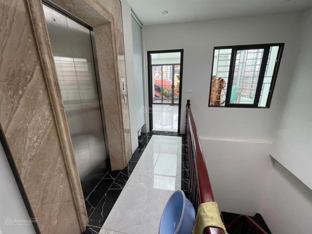 Bán nhà phố lạc trung  phân lô ô tô vào nhà  nhà 6 tầng  giá 35.8 tỷ