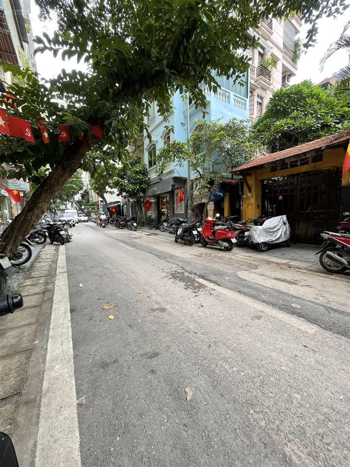 Bán gấp nhà mặt phố hàng bè, 110 tỷ, 160 m2 view đẹp