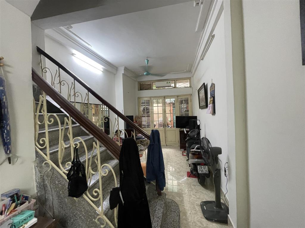 Bán nhà gần hồ  trường học các cấp, 4 tầng, 42,6 m2 tại phố hương viên, quận hai bà trưng, 14,8 tỷ