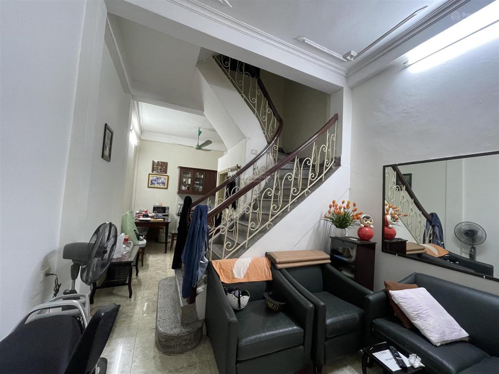 Bán nhà gần hồ  trường học các cấp, 4 tầng, 42,6 m2 tại phố hương viên, quận hai bà trưng, 14,8 tỷ