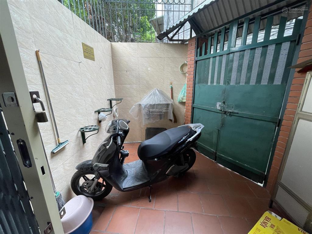 Bán nhà gần hồ  trường học các cấp, 4 tầng, 42,6 m2 tại phố hương viên, quận hai bà trưng, 14,8 tỷ
