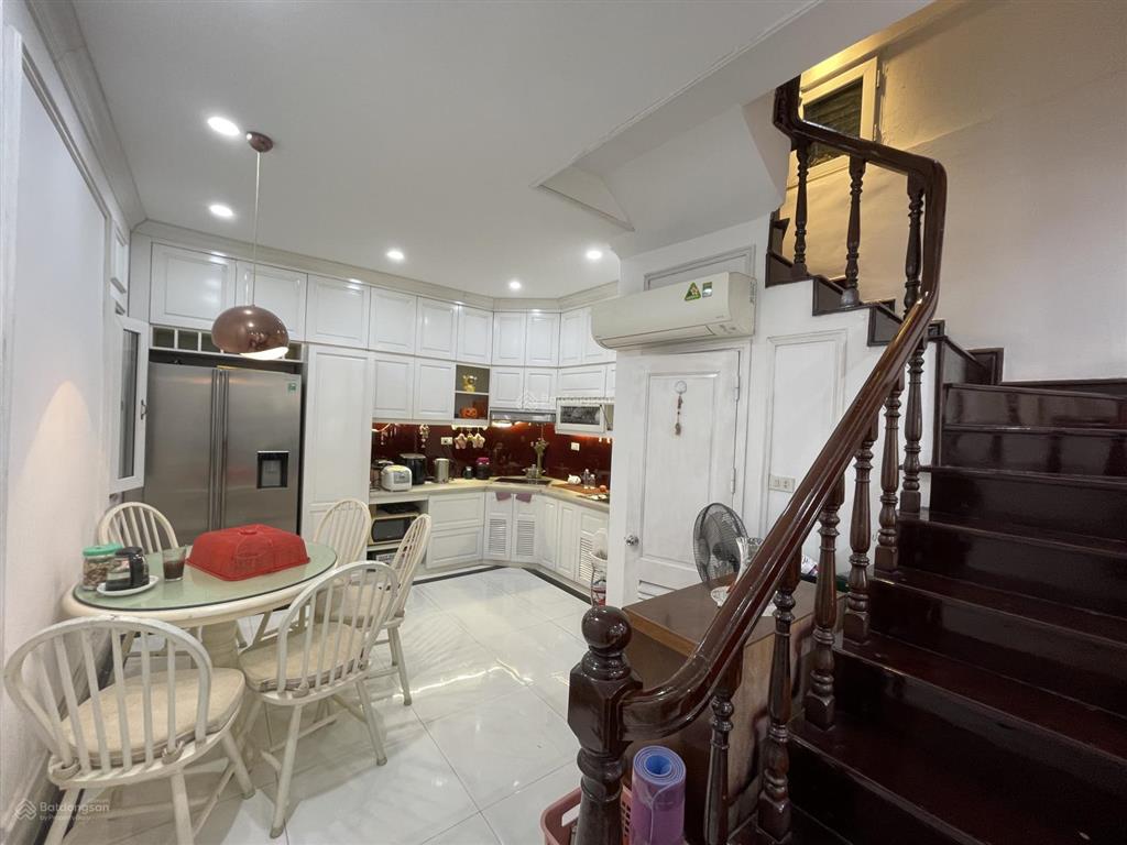 Bán nhà riêng tại thái hà, 13,5 tỷ, 60,1m2, 5pn, oto đỗ cửa  full đồ ở ngay