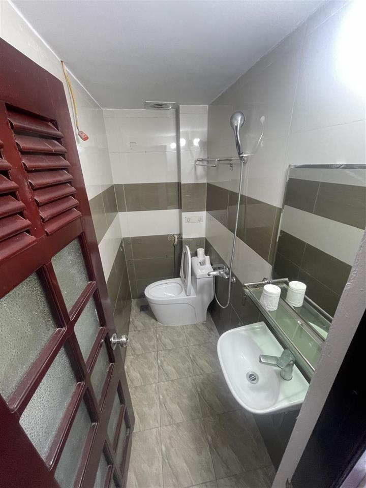Bán nhà riêng tại kim ngưu, gần oto 5,9 tỷ, 24,7 m2, giá cực chất  6 tầng x 3 ngủ  ở ngay
