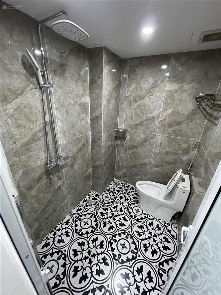 Bán nhà riêng view đẹp tại phố đê la thành  xã đàn, 10,3 tỷ, 6 tầng thang máy  4 ngủ  gần ôtô