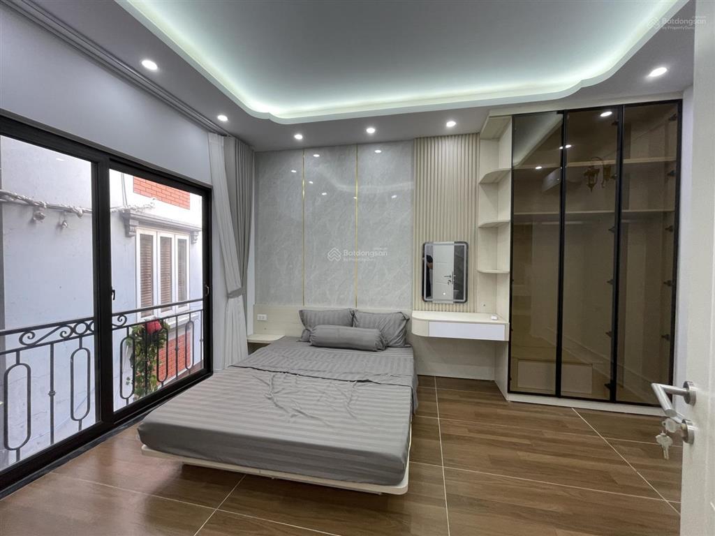 Bán nhà riêng view đẹp tại phố đê la thành  xã đàn, 10,3 tỷ, 6 tầng thang máy  4 ngủ  gần ôtô