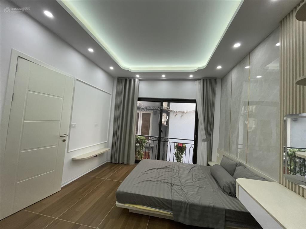 Bán nhà riêng view đẹp tại phố đê la thành  xã đàn, 10,3 tỷ, 6 tầng thang máy  4 ngủ  gần ôtô