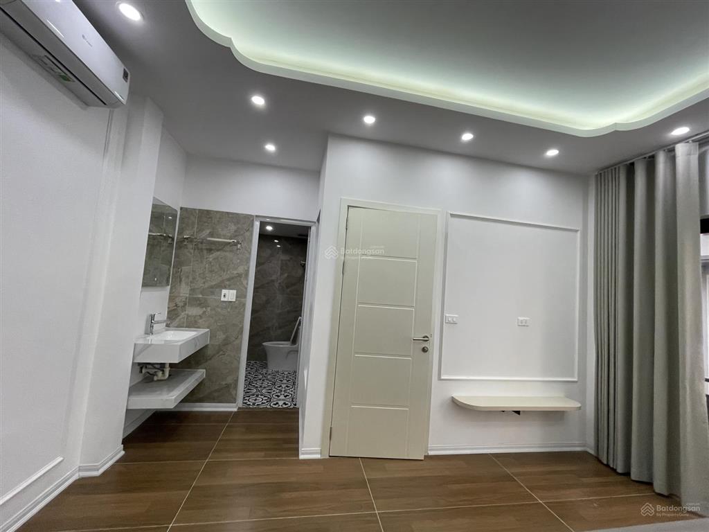 Bán nhà riêng view đẹp tại phố đê la thành  xã đàn, 10,3 tỷ, 6 tầng thang máy  4 ngủ  gần ôtô