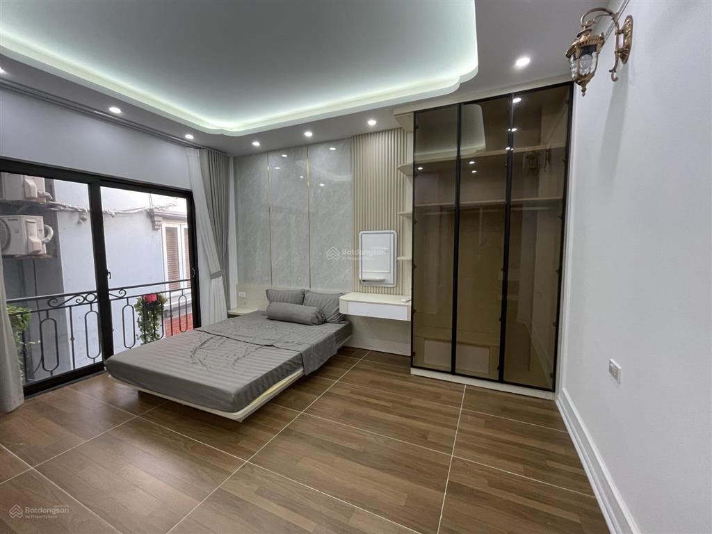 Bán nhà riêng view đẹp tại phố đê la thành  xã đàn, 10,3 tỷ, 6 tầng thang máy  4 ngủ  gần ôtô