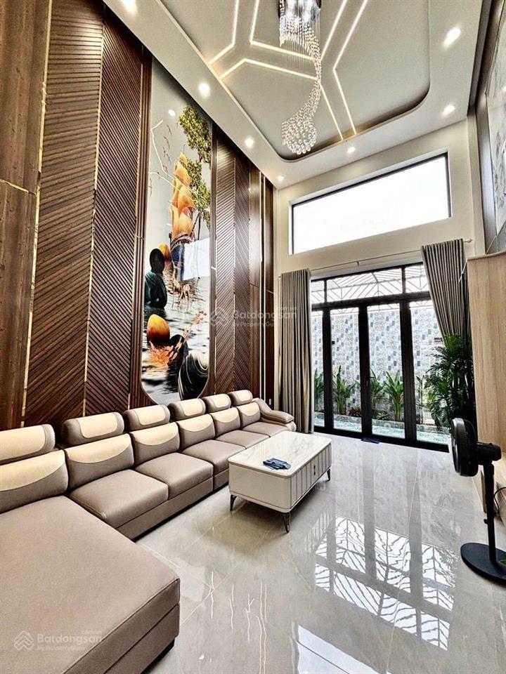 Bình tân gần mã lò hương lộ 2, 68m2, 4x17m, nhà mới 5 tầng thang máy cao cấp giá chỉ nhỉnh 8tỷ