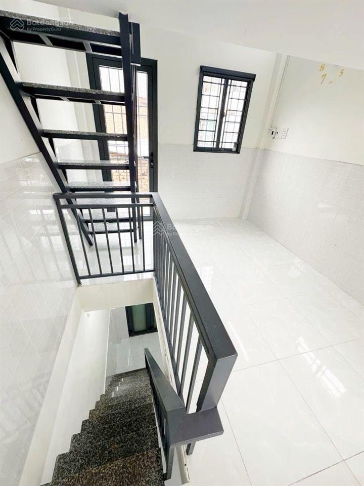 Bán gấp hẻm xe hơi đậu cửa huỳnh văn chính nhà nhỏ giá tốt 3 tầng loanh quanh 2tỷ