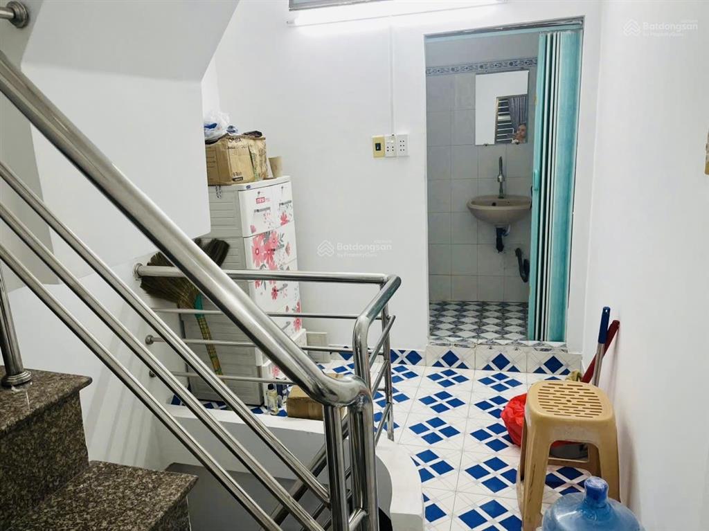 Bán nhà riêng tại trần văn quang,nhỉnh 3 tỷ, 23 m2, giá siêu hời