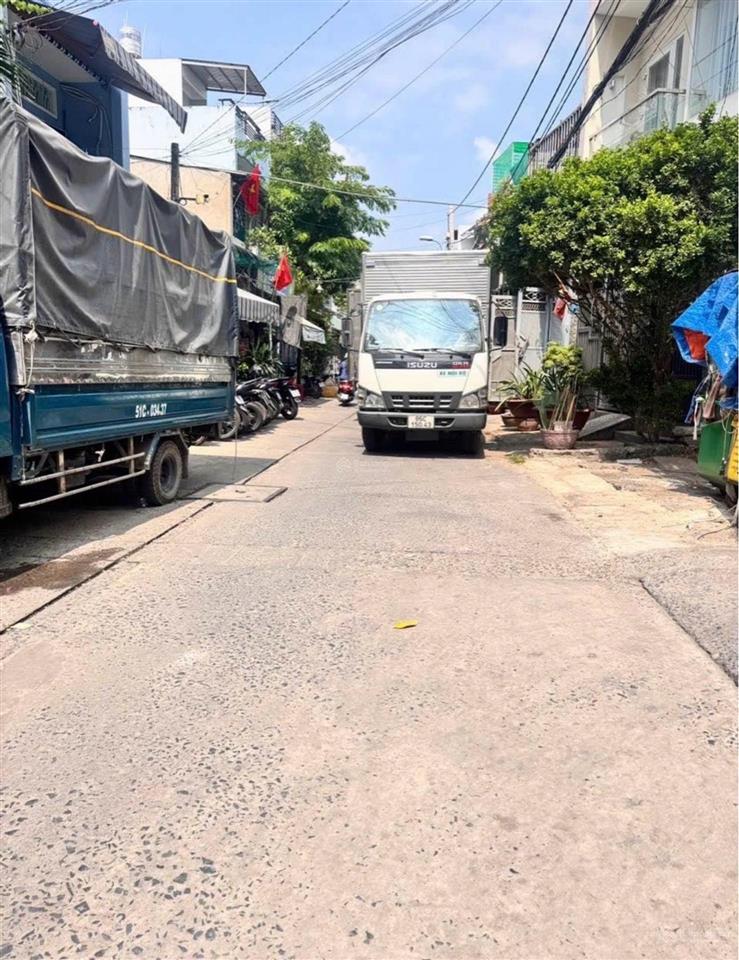 Xe hơi tới nhà  ngay kênh nước đen  lê thúc hoạch  giáp tân phú  ngã tư 4 xã  nhà 2 tầng đẹp