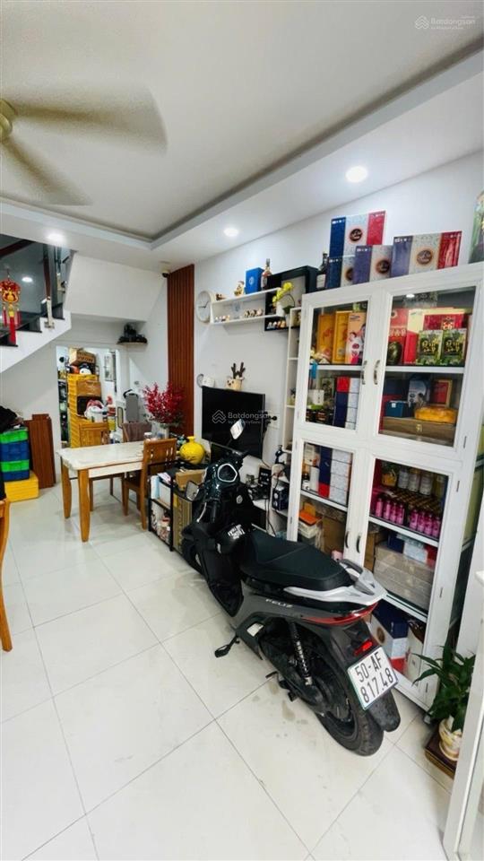 Bán gấp nhà 2 tầng  ngay tây thạnh  dt 4x10m  hẻm xe hơi đỗ cửa  giá hơn 4 tỷ tl