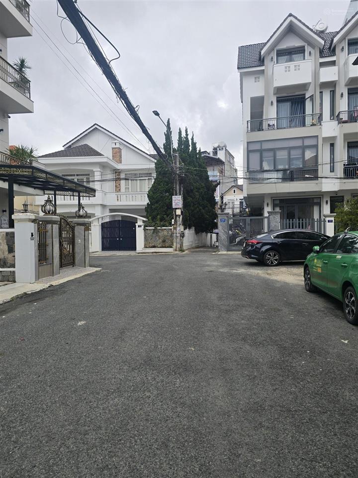 Cần bán nhà phố giá đầu tư  hẻm nhựa ô tô 5m bùi thị xuân, p2, đà lạt