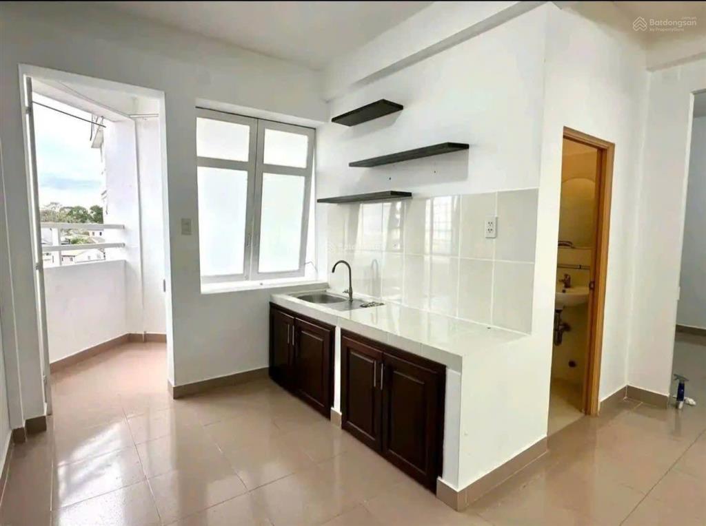 Bán 1 tỷ 399 chung cư yersin gần hồ xuân hương. có thang máy.