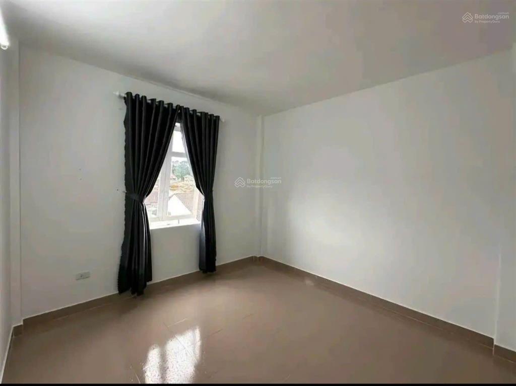 Bán 1 tỷ 399 chung cư yersin gần hồ xuân hương. có thang máy.