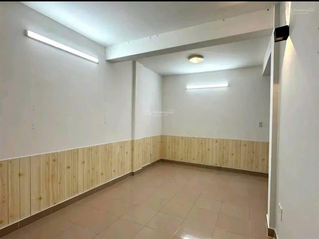 Bán 1 tỷ 399 chung cư yersin gần hồ xuân hương. có thang máy.