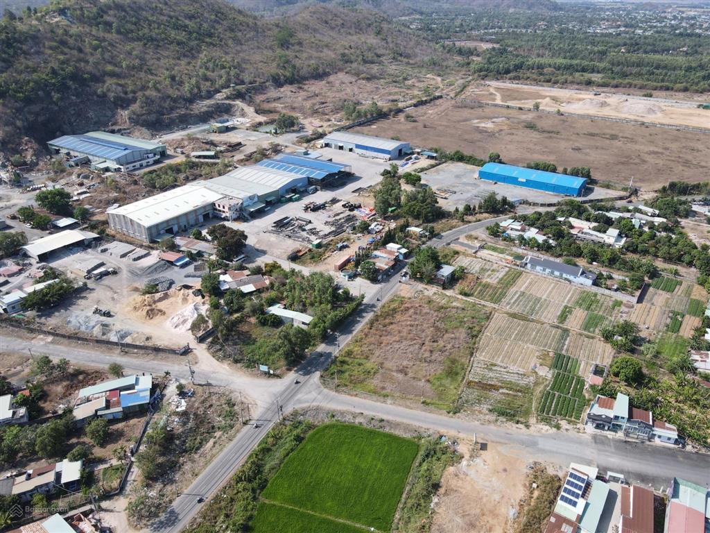 Chính chủ bán 4600m2 nhà đất phù hợp kho/ xưởng/sân pickleball, p. long hương, hcm, giá chỉ 11tr