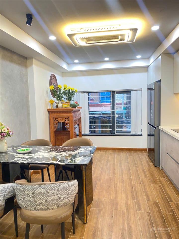 Nhà hẻm xe hơi cách đường hoàng văn thụ 20m, nội thất mới 100%, ngay khu trung tâm