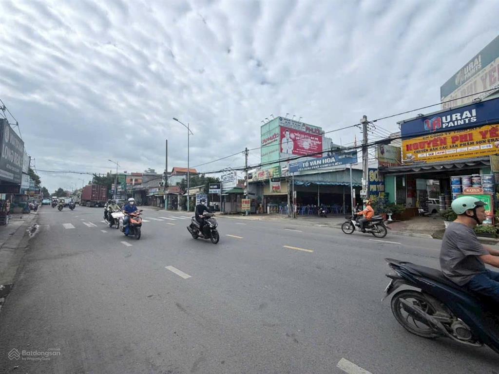 Bán nhà mặt tiền lê hồng phong 1 trệt 2 lầu dĩ an  bình dương cũ