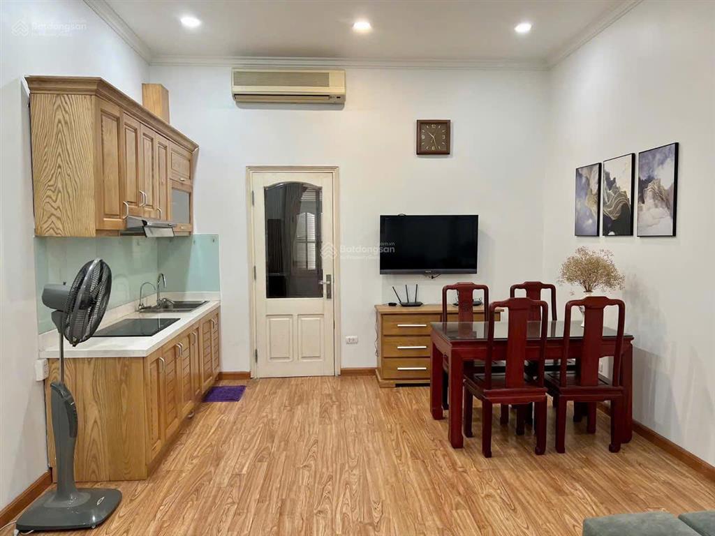 Cho thuê căn hộ 68m2 view hồ đẹp, có thang máy, gara ô tô đội cấn, ba đình