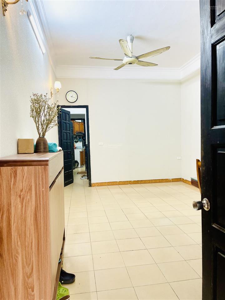 Chính chủ gia đình mình cần bán nhà khu hoàng quốc việt  cầu giấy 8,7 tỷ