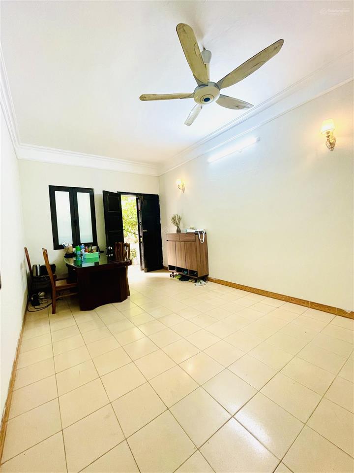 Chính chủ gia đình mình cần bán nhà khu hoàng quốc việt  cầu giấy 8,7 tỷ