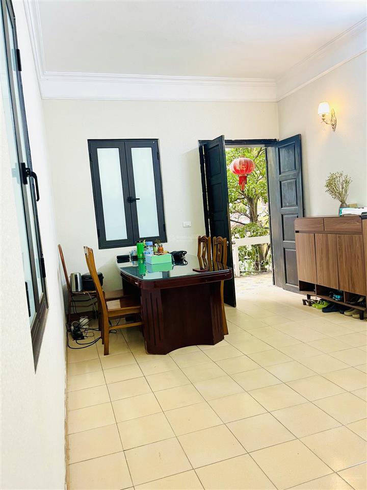 Chính chủ gia đình mình cần bán nhà khu hoàng quốc việt  cầu giấy 8,7 tỷ