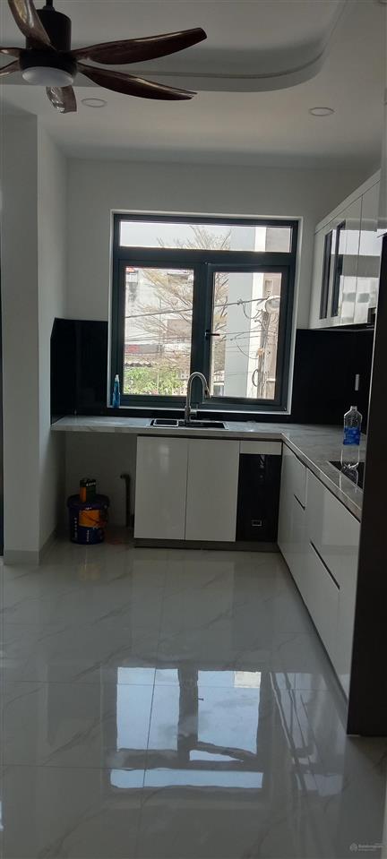 5,65 tỷ, phú hữu nhà 4 tầng đường 8 mét thông, full nội thất, sổ hoàn công giá 5,65 tỷ tlcc