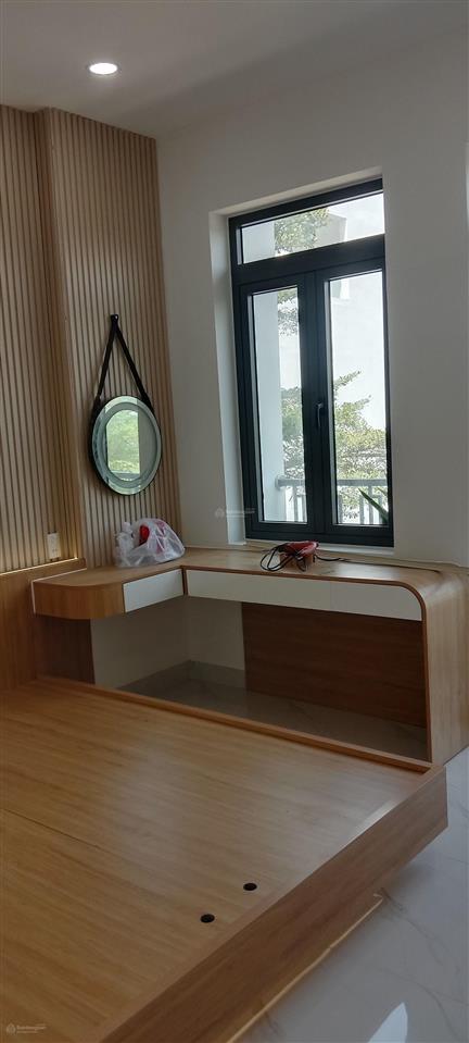 5,65 tỷ, phú hữu nhà 4 tầng đường 8 mét thông, full nội thất, sổ hoàn công giá 5,65 tỷ tlcc
