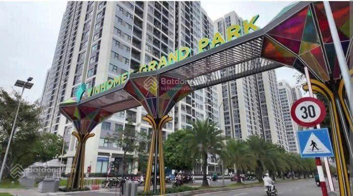 5,4 tỷ, 3 tầng gần cổng chính vinhome grand park, đường ô tô tránh