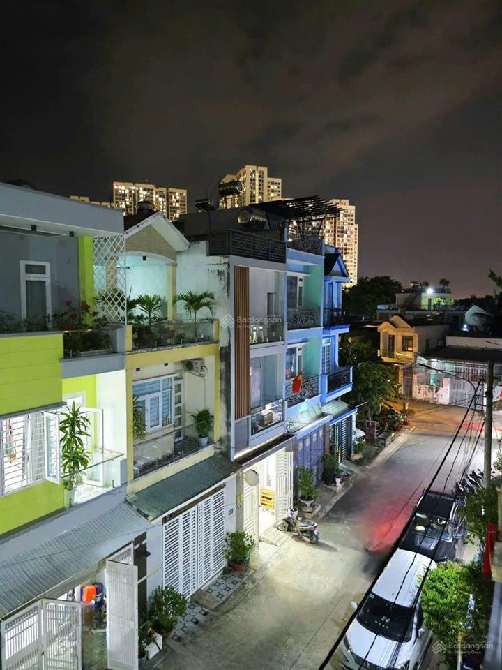 5,4 tỷ, 3 tầng gần cổng chính vinhome grand park, đường ô tô tránh