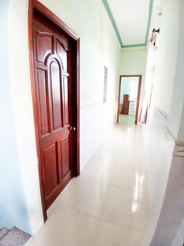 Giảm 700tr còn 5,1 tỷ, mặt tiền, gần chợ long trường,nhà 3 tầng, 5 pn, 83m(4,5x17)