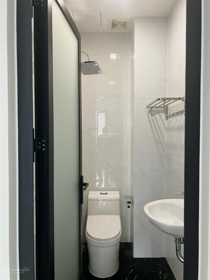 7,4 tỷ, kề q2, nhà 4 tầng, 86m, mặt tiền, gần vòng xoay ph, sổ hoàn công