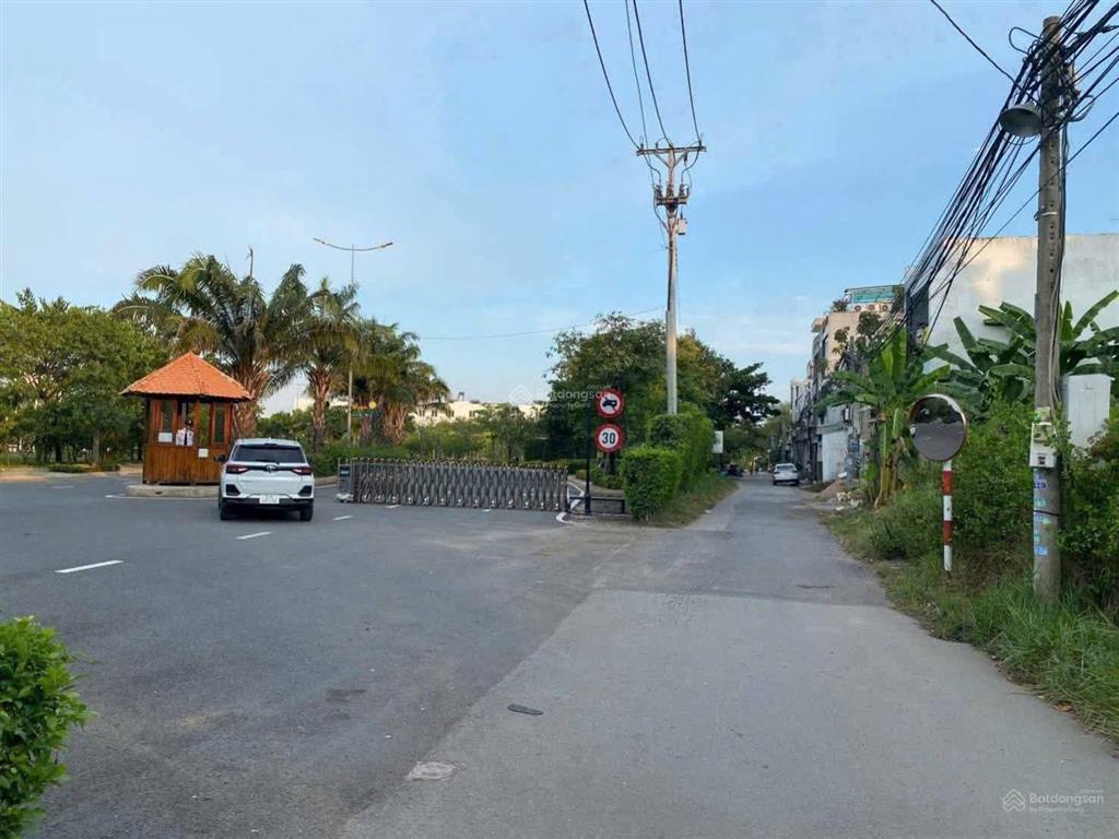 3,3 tỷ, 56m, gần ga metro s6, đất phú hữu, khu phân lô, ô tô chạy vòng