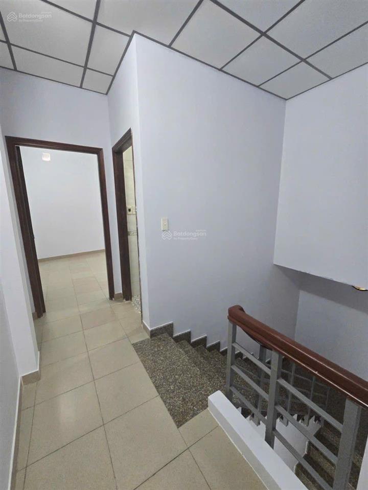Bán nhà q2, 5,25 tỷ, sát mặt tiền lê văn thịnh, nhà 2 tầng 55m, ngang 4,5 mét, sổ hồng riêng