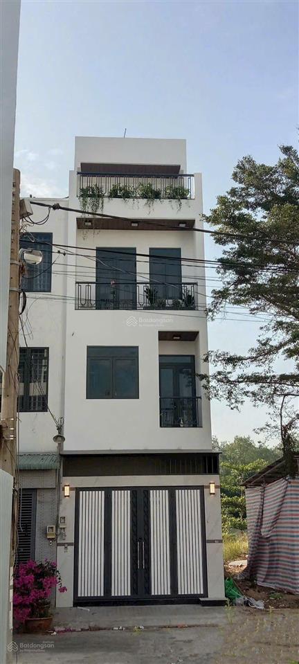 Bán nhà phú hữu, 5,6 tỷ, nhà 4 tầng đường 8 mét thông, full nội thất, sổ hoàn công
