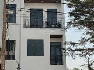 Bán nhà phú hữu, 5,6 tỷ, nhà 4 tầng đường 8 mét thông, full nội thất, sổ hoàn công