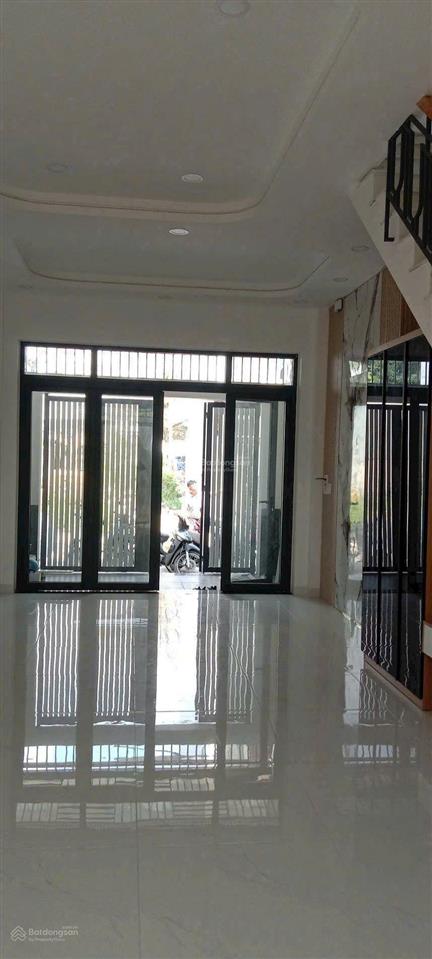 Bán nhà phú hữu, 5,6 tỷ, nhà 4 tầng đường 8 mét thông, full nội thất, sổ hoàn công