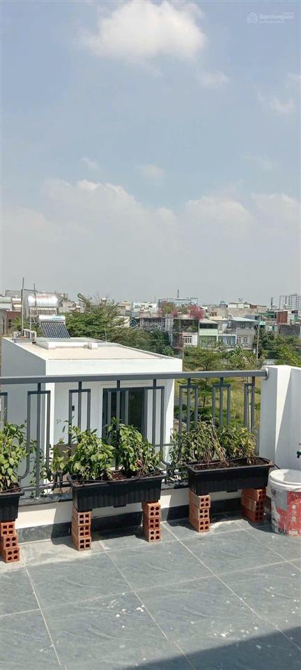 Bán nhà phú hữu, 5,6 tỷ, nhà 4 tầng đường 8 mét thông, full nội thất, sổ hoàn công