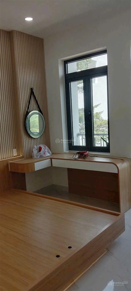 Bán nhà phú hữu, 5,6 tỷ, nhà 4 tầng đường 8 mét thông, full nội thất, sổ hoàn công