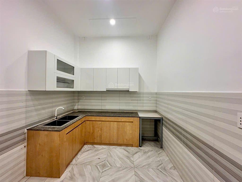 5,6 tỷ, kề bên ga metro s5 phú hữu, nhà 2 tầng 61m2(4x15,25), 3 pn, đường ô tô