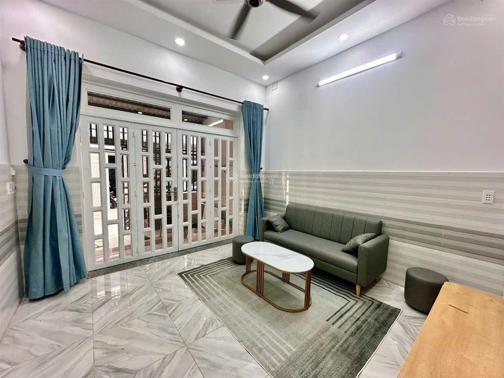 5,6 tỷ, kề bên ga metro s5 phú hữu, nhà 2 tầng 61m2(4x15,25), 3 pn, đường ô tô