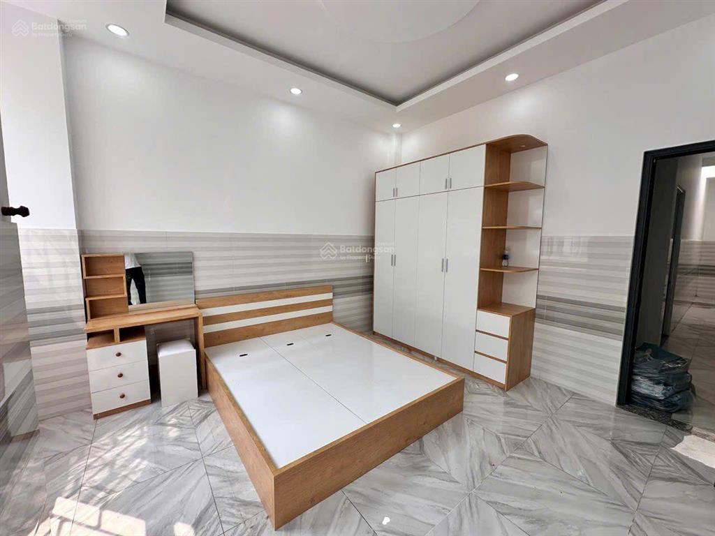 5,6 tỷ, kề bên ga metro s5 phú hữu, nhà 2 tầng 61m2(4x15,25), 3 pn, đường ô tô